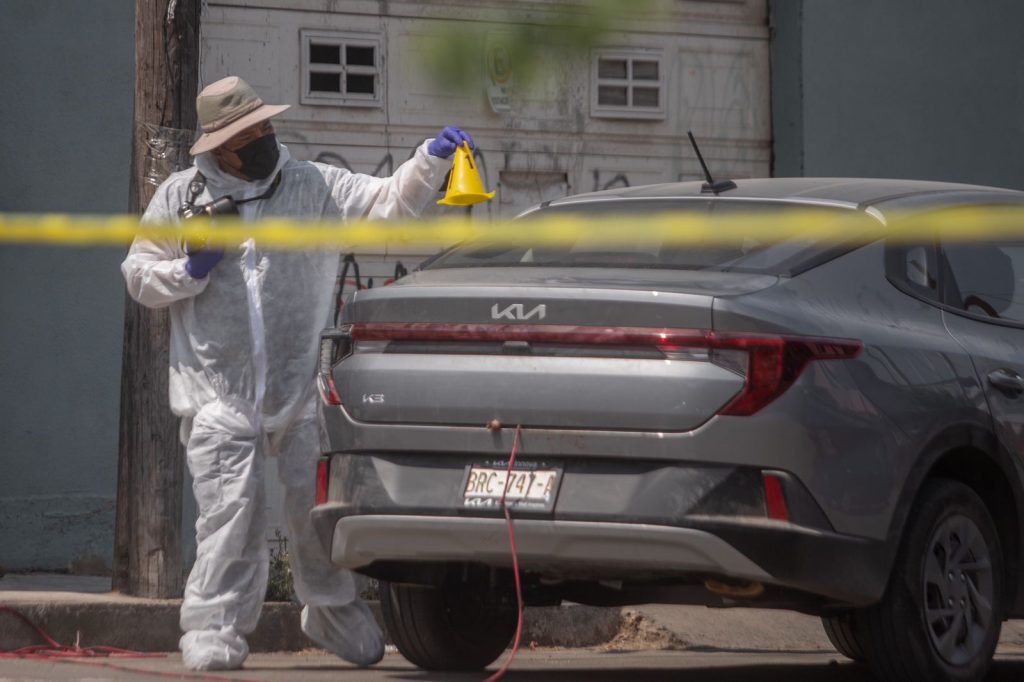 Abandonan-carro-con-restos-sangre-dientes