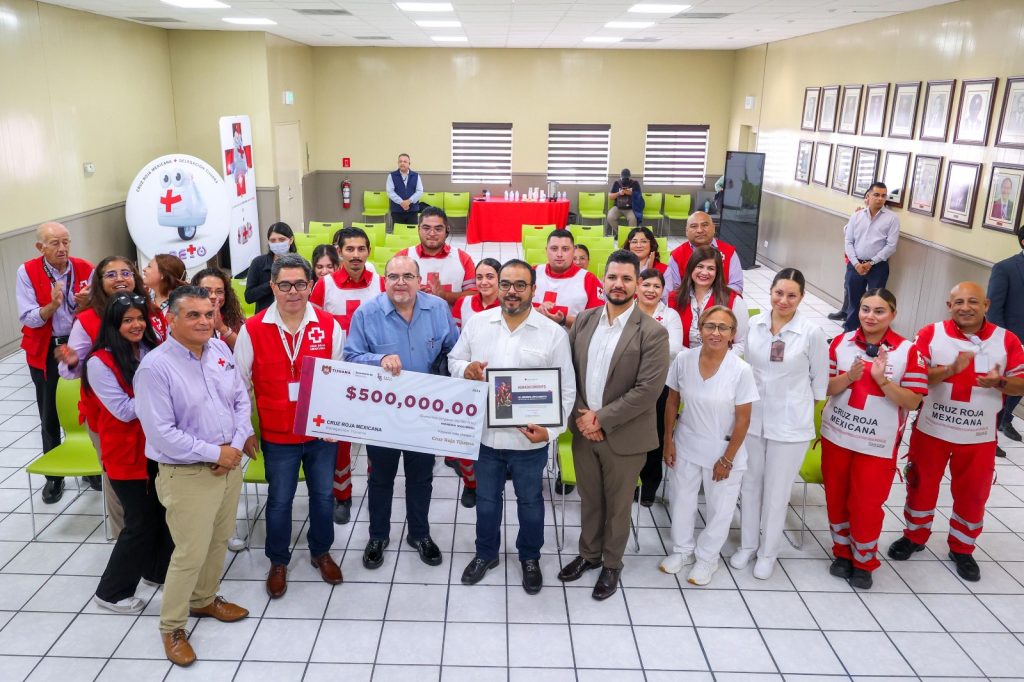 Cumple alcaldesa Montserrat Caballero con donativos para Cruz Roja