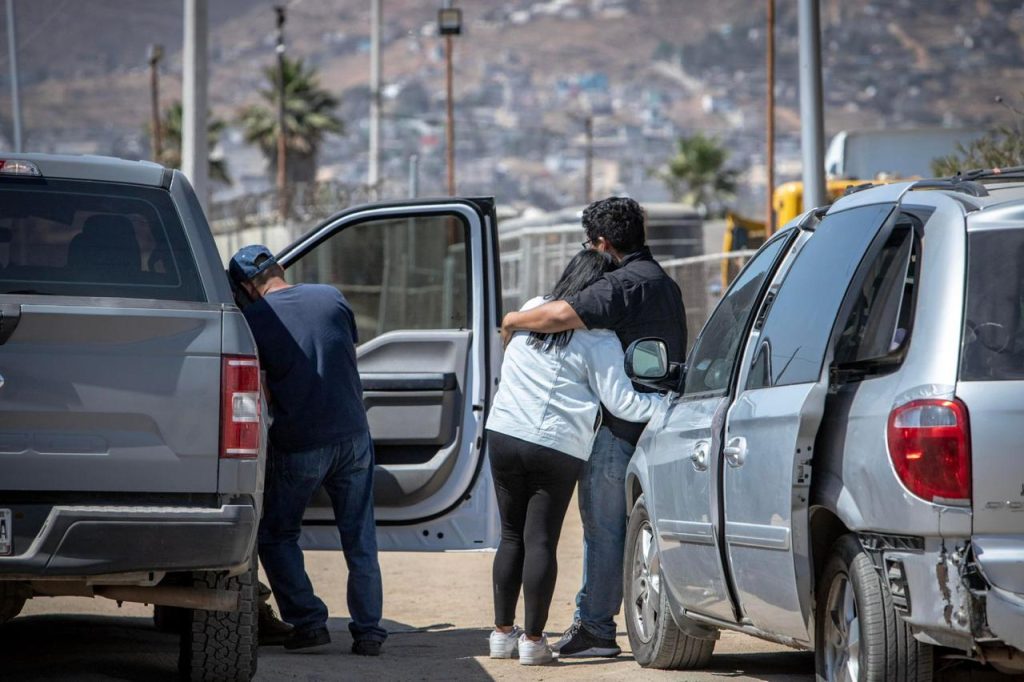 Buscaban-hijo-desaparecido-encuentran-sin-vida-bordo-camioneta-junto-otro-cuerpo