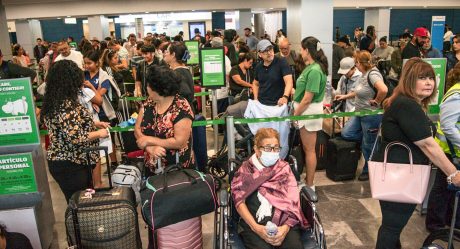 Cientos de usuarios del Aeropuerto de Tijuana varados tras falla informática