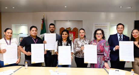 Firma Montserrat Caballero declaratoria de Ayuntamiento de Tijuana como espacio libre de discriminación