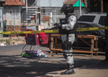 Abandonan un carrito de mandado con un cadáver