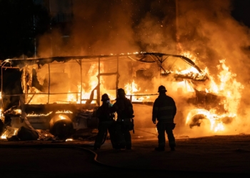 Casa rodante se incendia a un costado de Vía Rápida Alamar