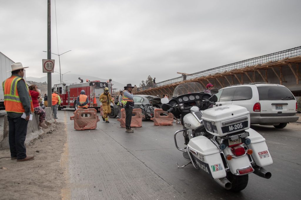 Un lesionado en choque entre auto, tráiler y moto