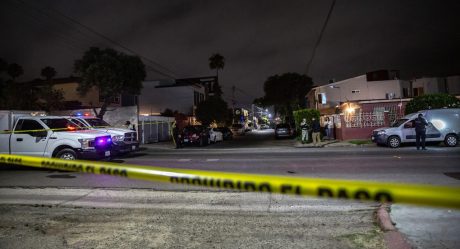 Asesinan a hombre al interior de su auto en Playas de Tijuana
