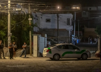 Asesinan a mujer en un taxi libre