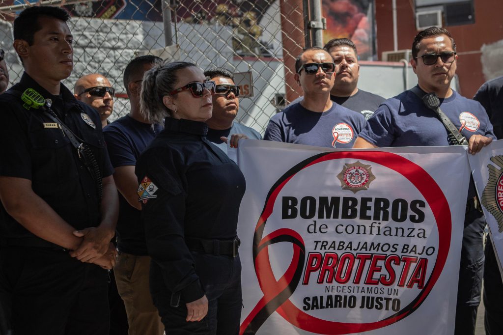 Bomberos-Tijuana-trabajan-bajo-protesta-falta-incremento-salarial