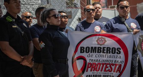 Bomberos de Tijuana trabajan bajo protesta por falta de incremento salarial