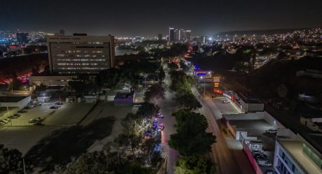 Dejan auto con un cadáver y narcomensaje cerca del HGT 