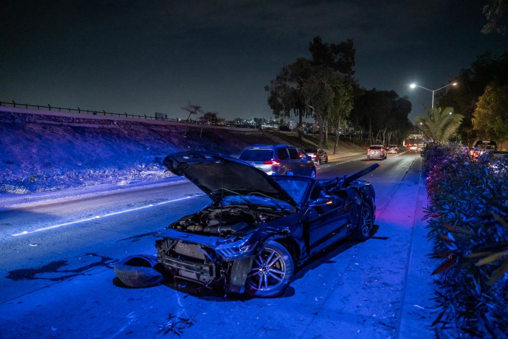 Mustang-queda-destrozado-tras-accidente