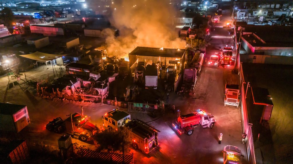 Por-corto-circuito-se-incendia-taller-mecanico-carretera-Aeropuerto