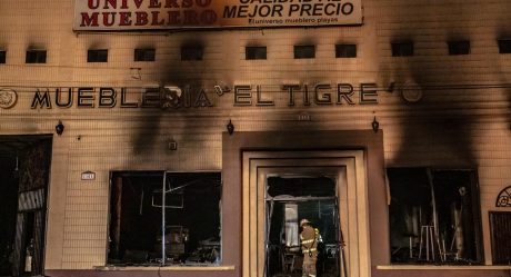 Se incendia Mueblería El Tigre en Playas de Tijuana