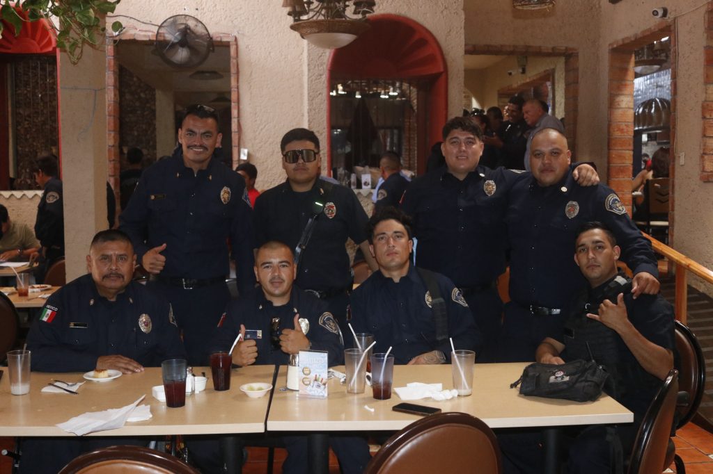 Entrega-Gobierno-de-Rosarito-estimulos-economicos-bomberos-dia