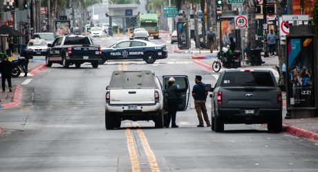 Atacan a balazos a dos hombres en la Avenida Revolución