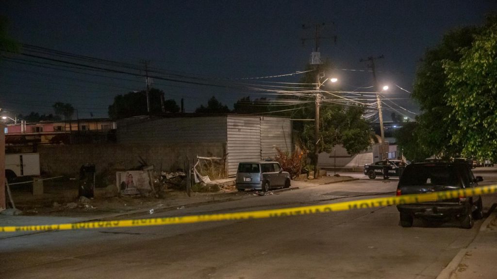 Hallan cadáver de un hombre esposado