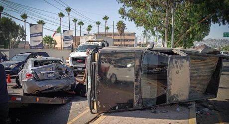 Aparatoso accidente vehicular tras riña entre conductores