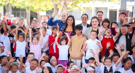 Entrega alcaldesa Montserrat Caballero uniformes en arranque de ciclo escolar de escuelas municipales