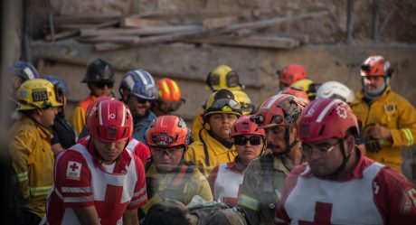 Trabajador de la construcción queda atrapado tres horas tras deslave