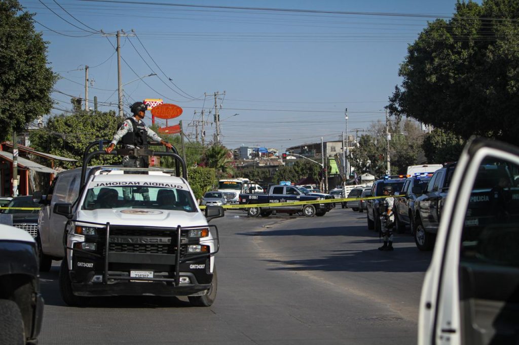 Hombre es asesinado en la entrada de una tienda de abarrotes