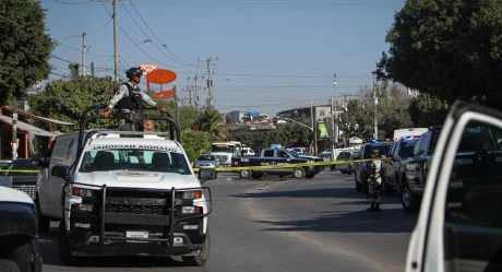 Hombre es asesinado en la entrada de una tienda de abarrotes