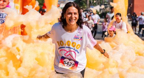 Miles de personas participan en la carrera "Corre con Espuma"