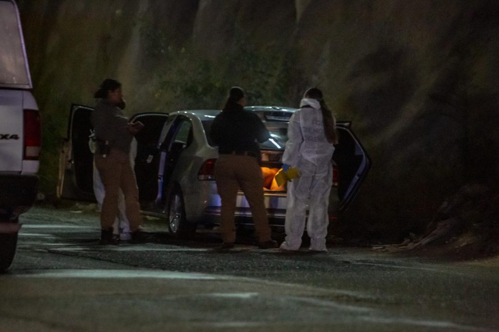 Abandonan-cuatro-cadaveres-desnudos-en un-auto