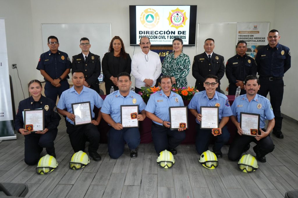 Encabeza alcaldesa Alejandra Padilla graduación de la primera generación de paramédicos egresados de la Secretaría de Seguridad Ciudadana