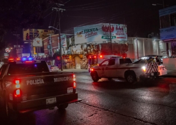 Balean a dos hombres en un estacionamiento cerca de la Cueva del Peludo