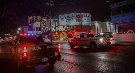 Balean a dos hombres en un estacionamiento cerca de la Cueva del Peludo