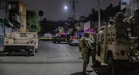 Abandonan camioneta con tres cuerpos y un narcomensaje