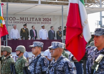 Encabeza Gobernador Durazo desfile cívico-militar en celebración por el 214 aniversario de la independencia de México