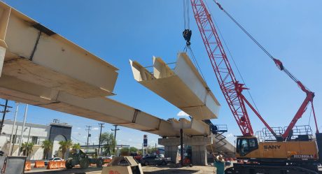 SIDURT realiza montaje de última trabe de puente principal en distribuidor vial Lázaro Cárdenas y Venustiano Carranza