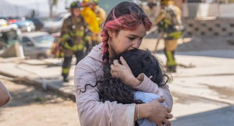 Incendio en edificio de Infonavit Latinos; vecinos rescatan a dos niñas