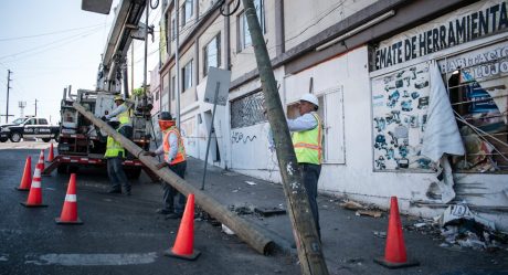 Conductor choca con postes en la Zona Centro tras falla mecánica en los frenos