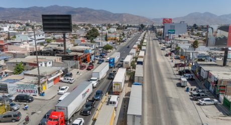 Caos vial tras incidente en la garita de exportación de Otay