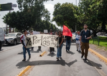 Ciudadanos marchan por la reducción de la jornada laboral