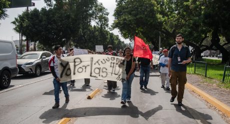 Ciudadanos marchan por la reducción de la jornada laboral