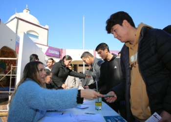 Continúa gobierno municipal con registro de jóvenes para obtener cartilla del SMN