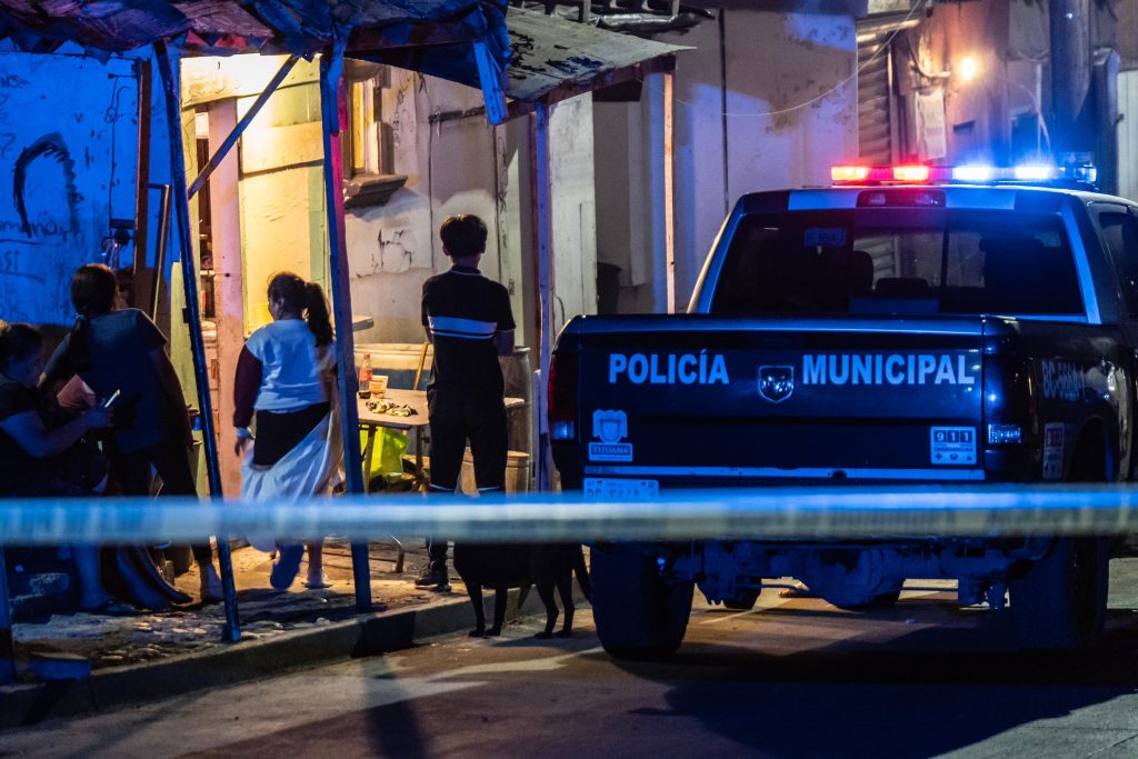 Asesinan a balazos a una mujer