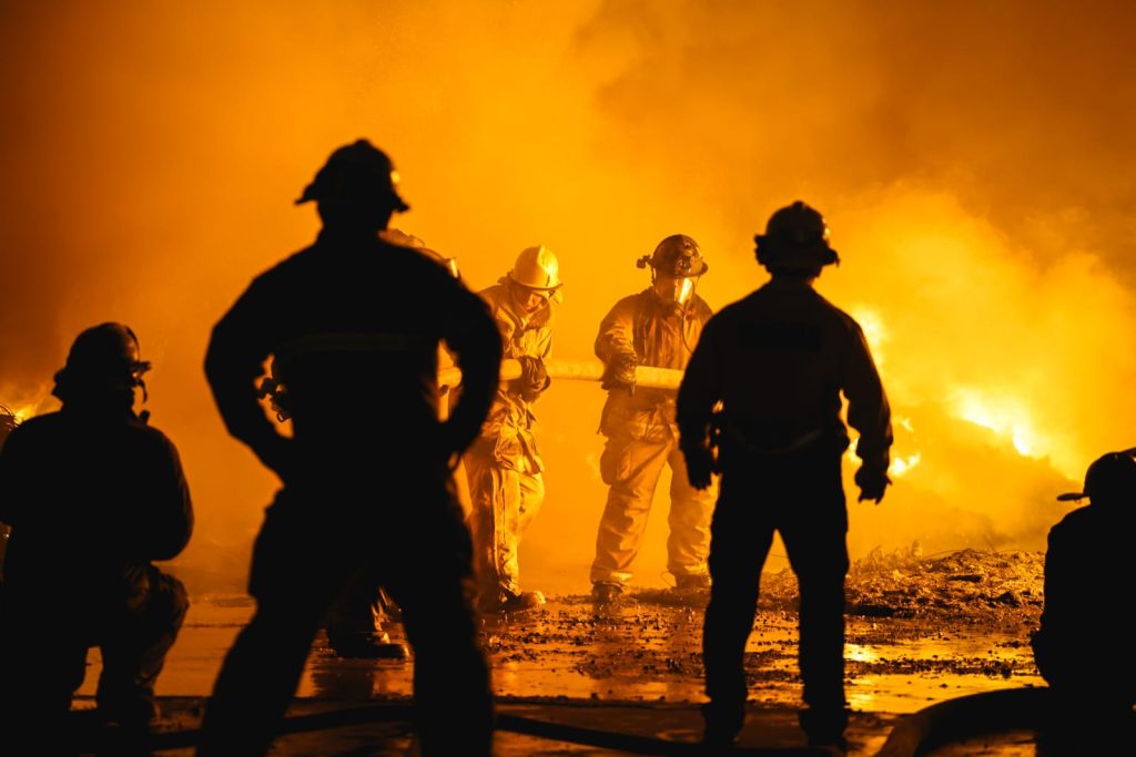 Noticias desde Tijuana | Fuerte incendio en recicladora de Mexicali