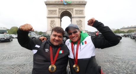 Doble festejo mexicano en el Arco del Triunfo, Arnulfo Castorena y Juan Pablo Cervantes