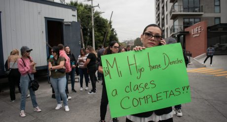 Padres de la secundaria #1 Lázaro Cárdenas se manifiestan por falta de maestros