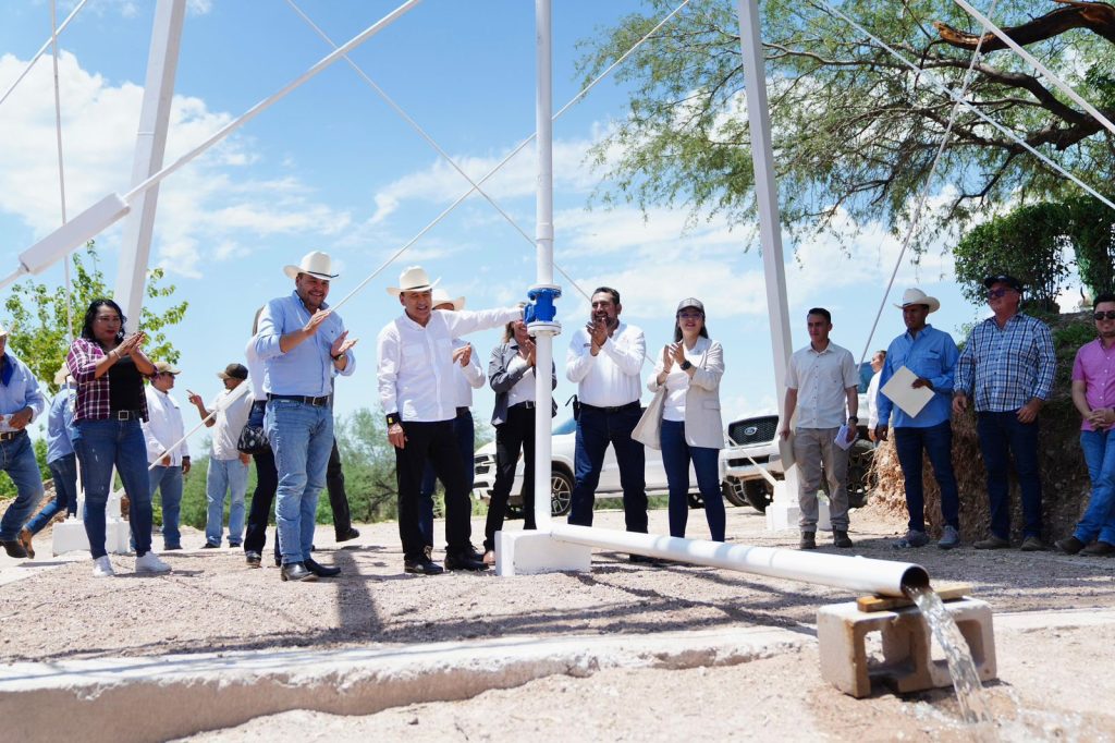 Lleva-Gobernador-Durazo-agua-comunidades-las-que-nunca-habia-llegado-el-recurso