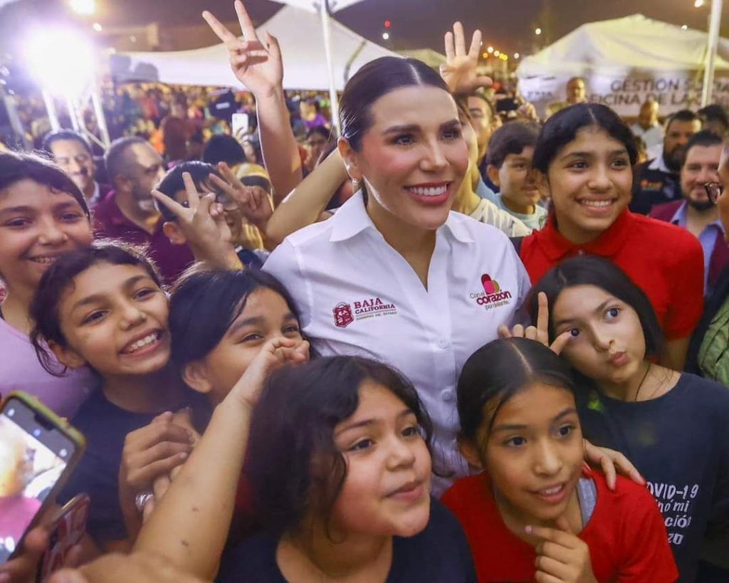 Acude gobernadora Marina del Pilar a reunión comunitaria con residentes de Ciudad Guadalupe Victoria