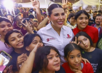 Acude gobernadora Marina del Pilar a reunión comunitaria con residentes de Ciudad Guadalupe Victoria