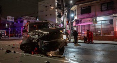 Taxista ebrio choca al circular a exceso de velocidad