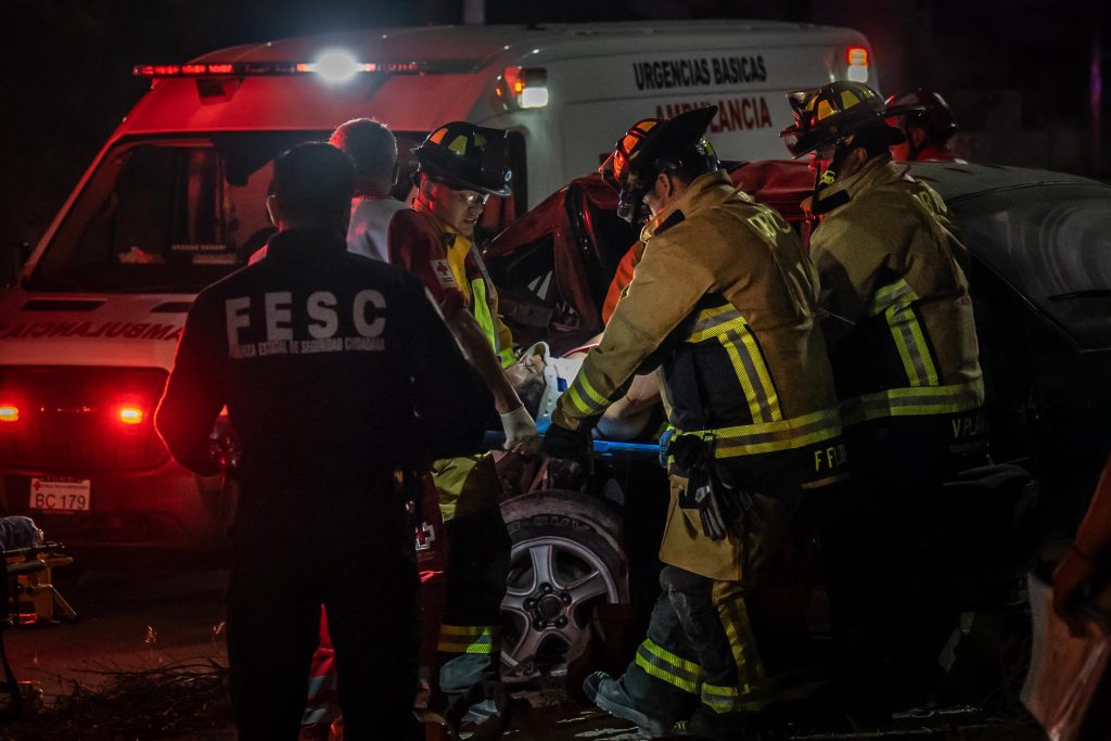 Aparatoso-accidente-vehicular-sobre-el-2000