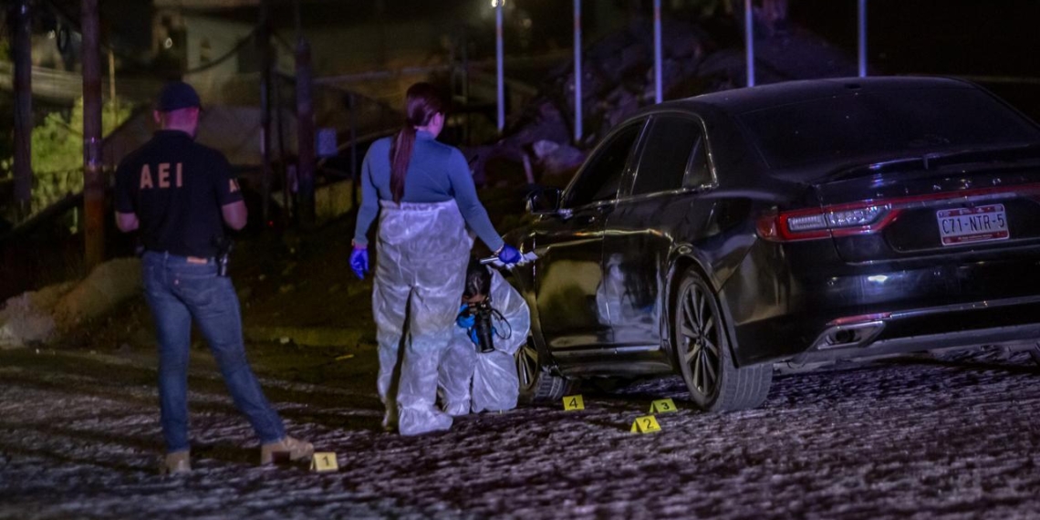 Matan a hombre mientras conducía su auto