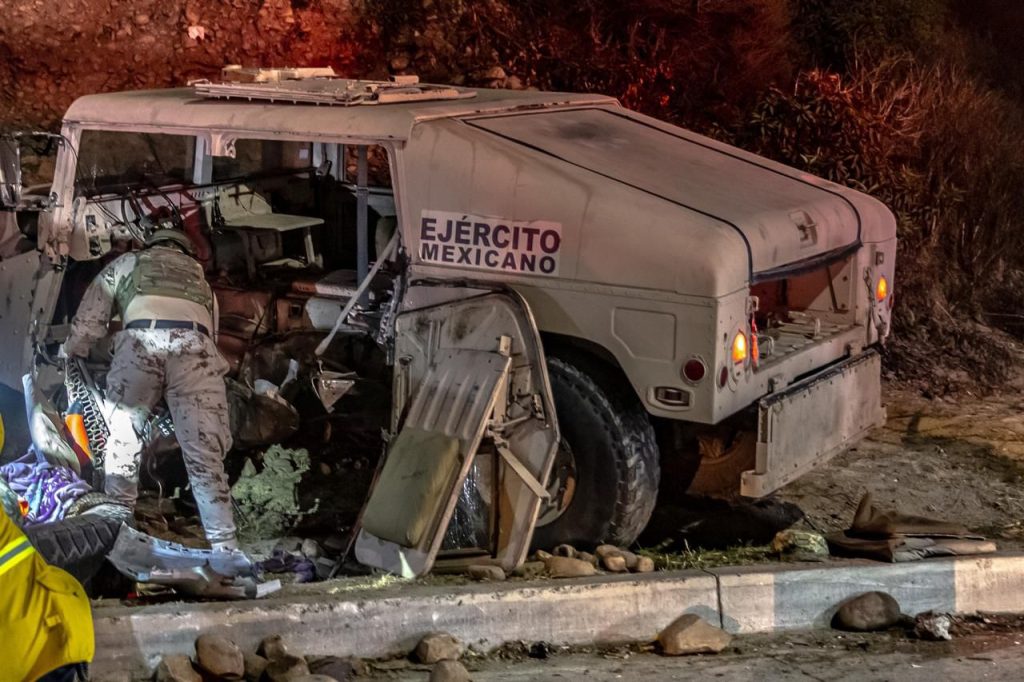 Seis-militares-una-civil-resultan-lesionados-tras-accidente