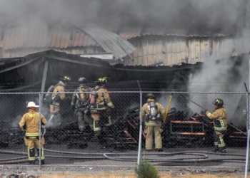 Incendio de fábrica Mytek deja dos lesionados